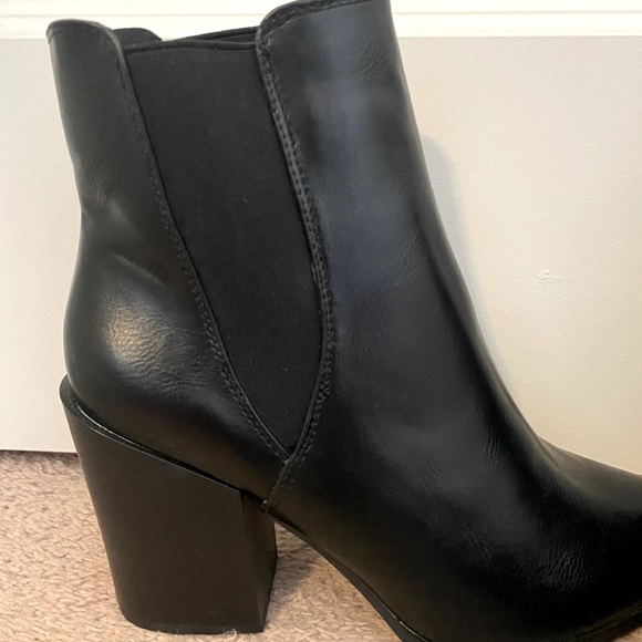 COPY - Black booties NEVER WORN size 9 - Picture 3 of 3